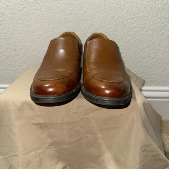 CLARKS Men’s Whiddon Step Dark Tan
Leather Slip-on Loafer 9.5M main image 4